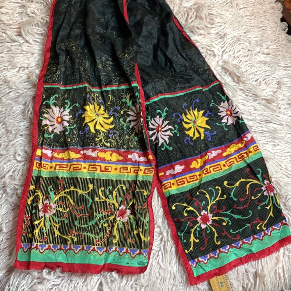OSCAR de la RENTA Scarf - Picture 4 of 5